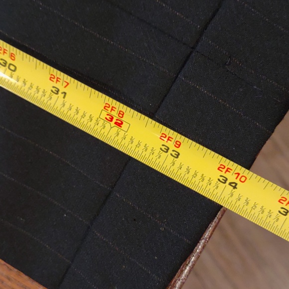 Premium Executive PIN STRIPE Suit by GERALD AUSTIN OF BOND STREET. 44L - Picture 13 of 16